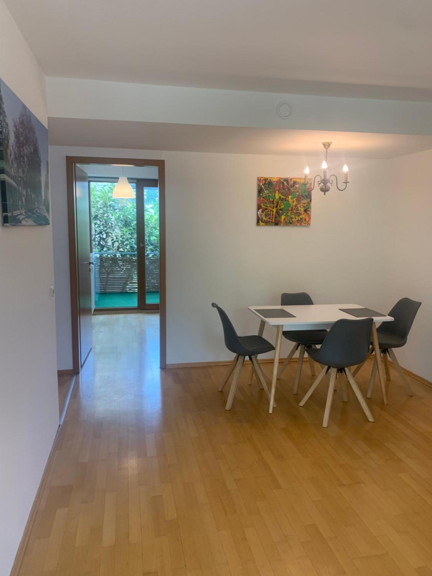 Apartment Lovely 3 For 4 P, Messe, U-bahn, Park *